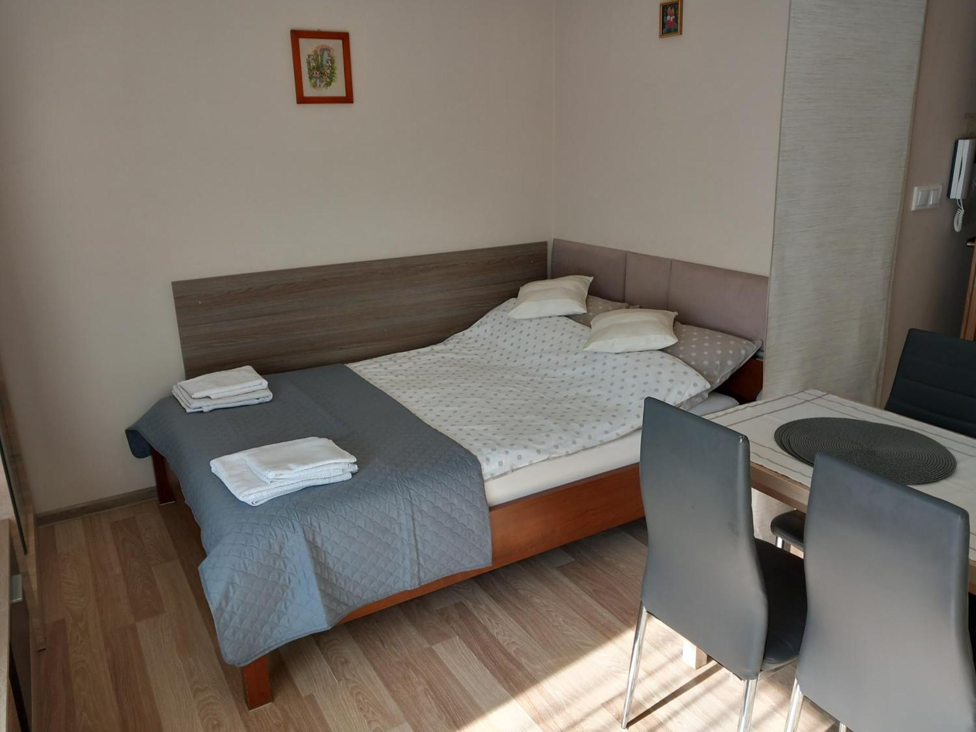 Apartament Jelenia Gora - Cieplice Exteriör bild