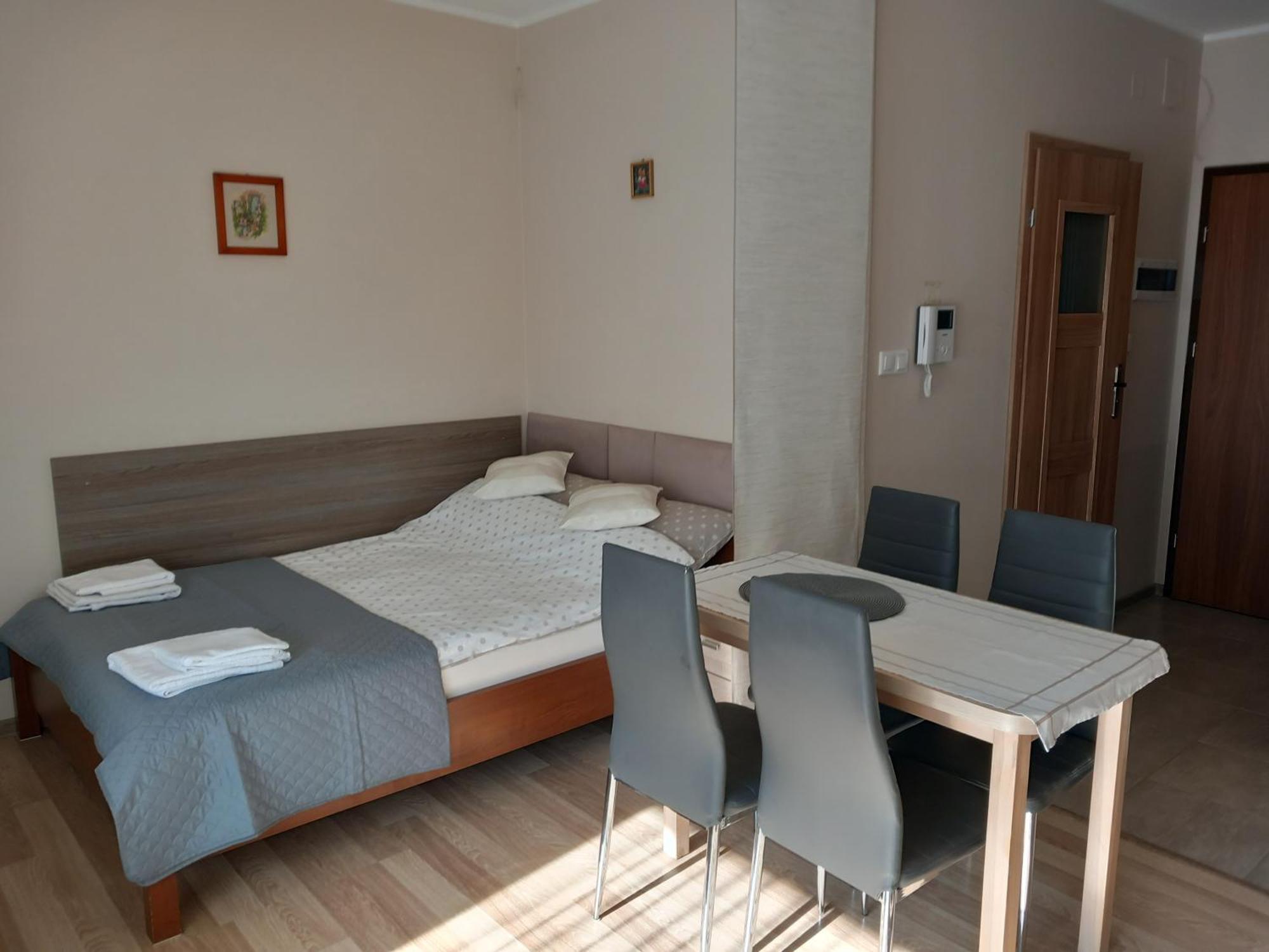 Apartament Jelenia Gora - Cieplice Exteriör bild