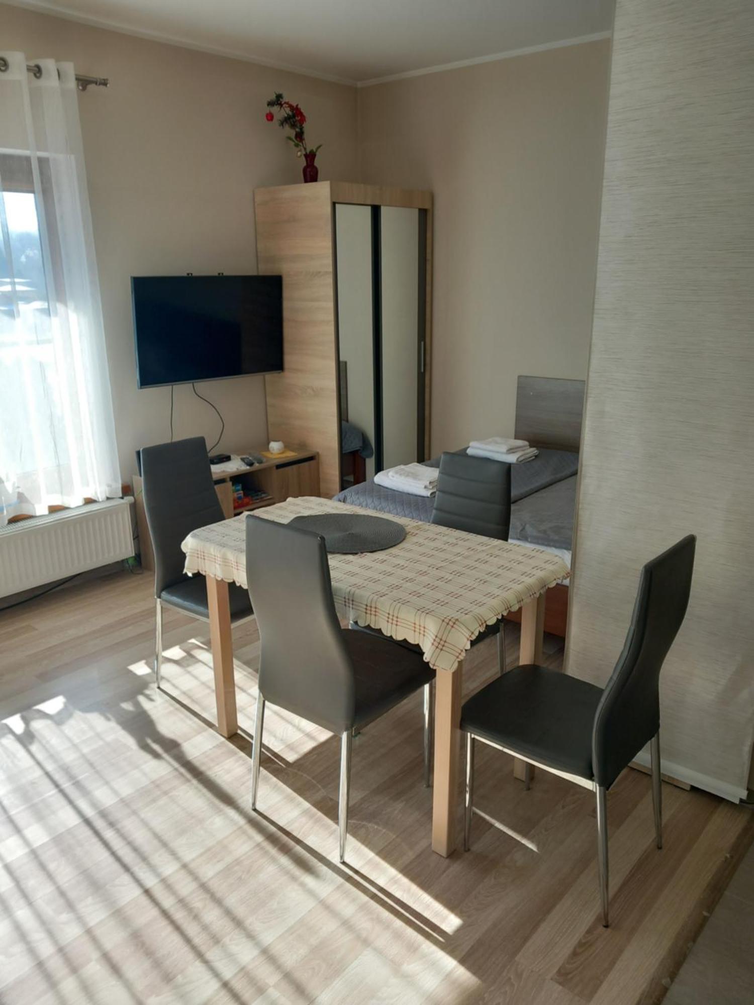 Apartament Jelenia Gora - Cieplice Exteriör bild